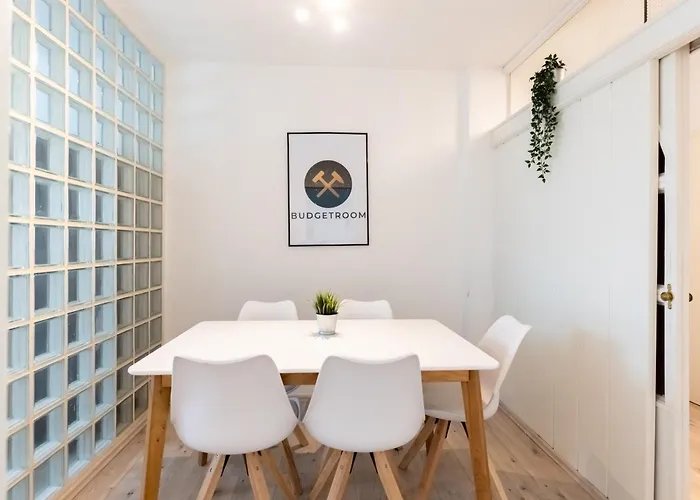 3 Bedroom Apartment *